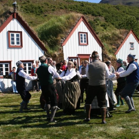 Þjóðdansar í Laufási / Folk dances