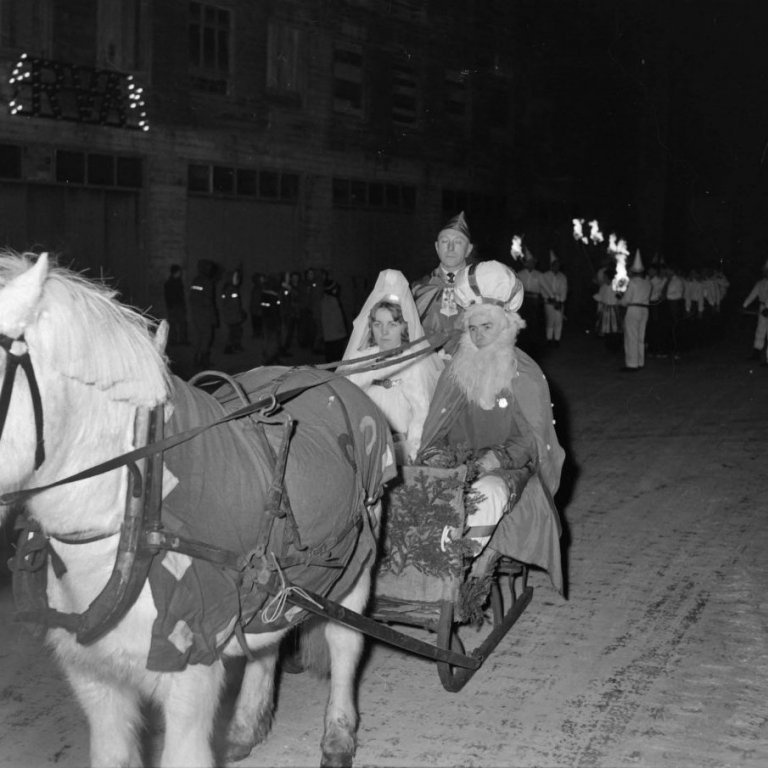 Kóngur Eiríkur Stefánsson, Drottning Erla Hólmsteinsdóttir.