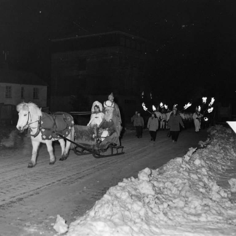 Kóngur Eiríkur Stefánsson, Drottning Erla Hólmsteinsdóttir.
