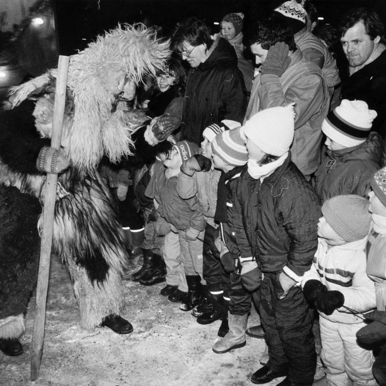 dagurthrettandagledi-10l