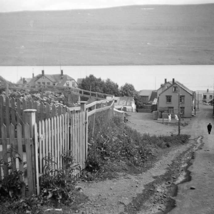 28. Lækjargata í Búðargili um 1950. Ljósmynd Bára Aðalsteinsdóttir.