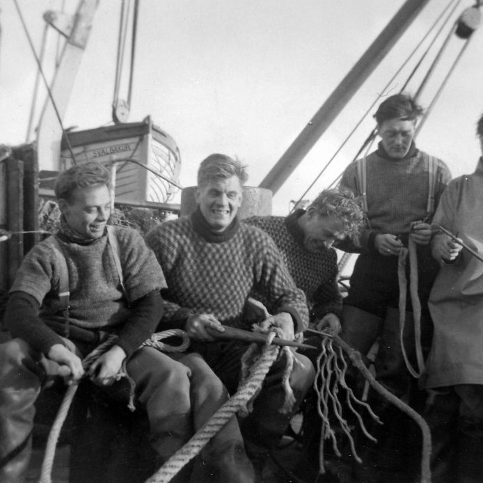 30. Ungir sjómenn um borð í Svalbak, síðutogara Útgerðafélags Akureyringa. Ljósmynd Bergur Sveinsson.