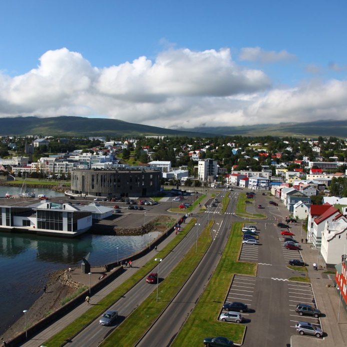 39. Horft upp Strandgötu í ágúst árið 2011. Ljósmynd Hörður Geirsson.