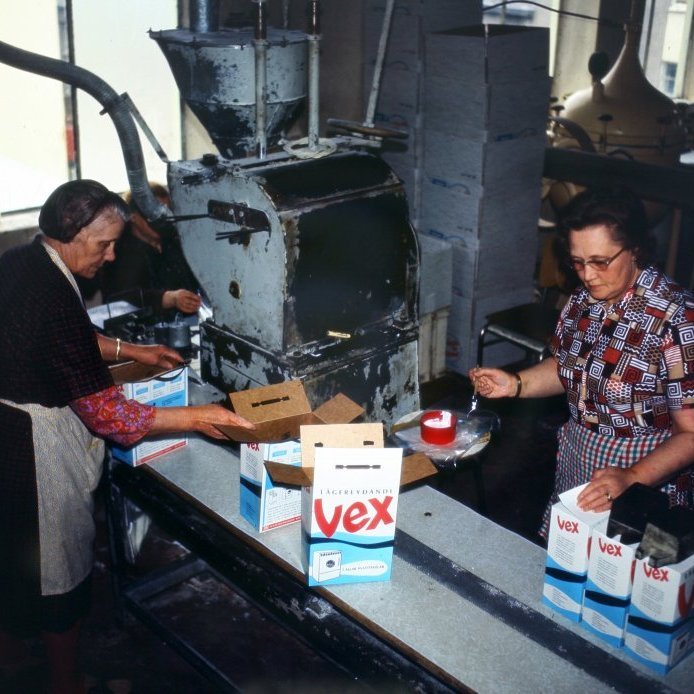 60. Lágfreyðandi Vex úr Efnaverksmiðjunni Sjöfn árið 1966. Ljósmynd Gunnlaugur P. Kristinsson.