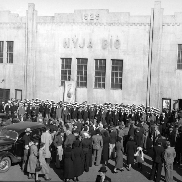 76. Karlakórasambandið í kvöldsólinni 1948. Ljósmynd Eðvarð Sigurgeirsson.