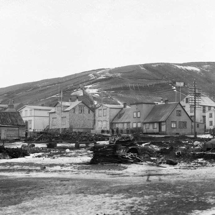 80. Eftir brunann 15. desember 1912 á hinni upprunalegu Akureyri. Þá brunnu 12 hús sem stóðu mjög þétt. Ljósmynd Hallgrímur Einarsson.