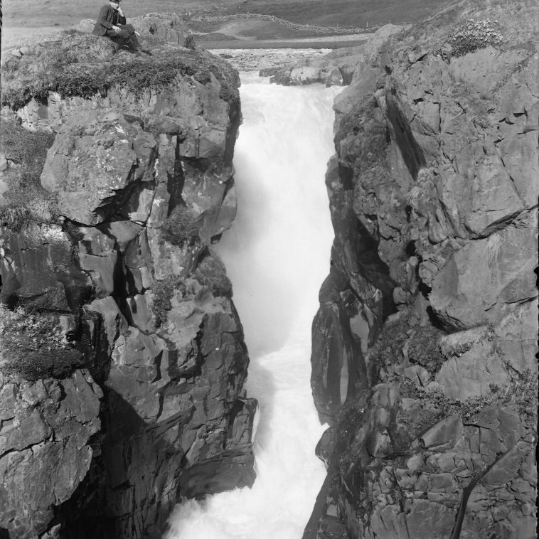 Glerárfoss áður en hann var virkjaður árið 1922.