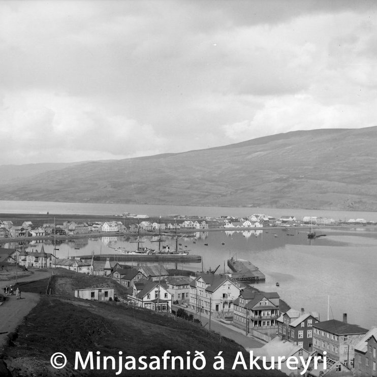 Miðbærinn, höfnin og Oddeyrin árið 1928.