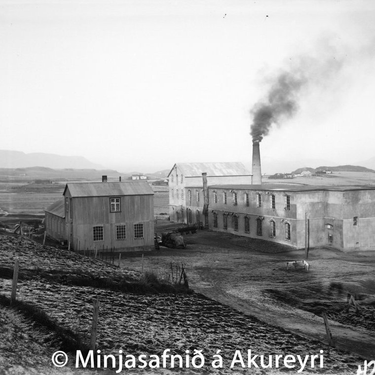 Tóvélahúsið á Gleráreyrum, elsti hluti Klæðaverksmiðjunnar Gefjunnar, byggt 1907-1908.