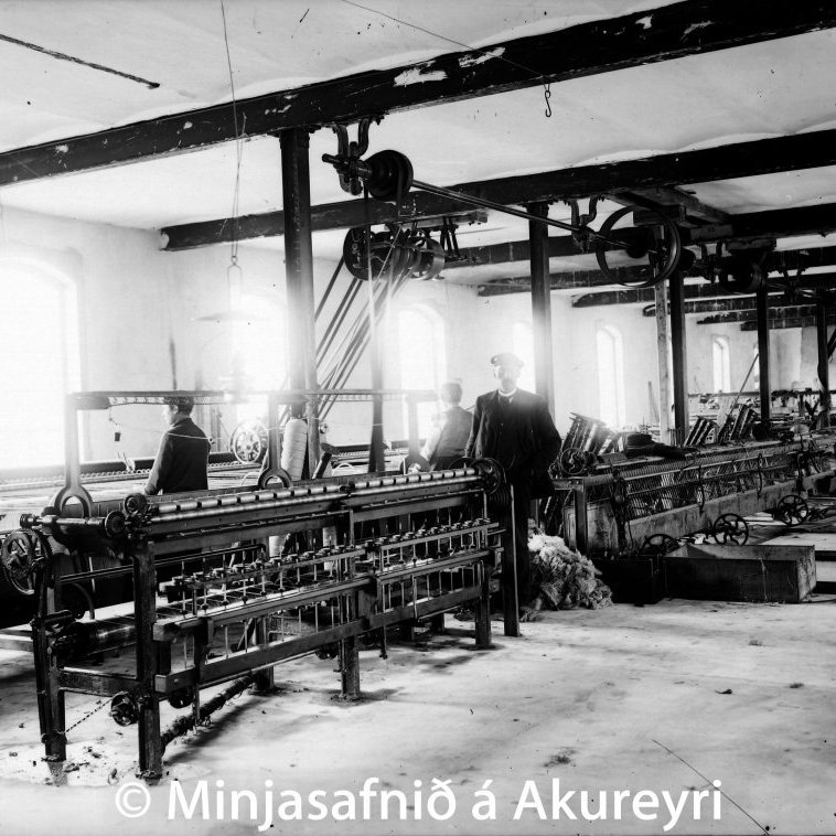 Úr elsta vélasal Klæðaverksmiðjunnar Gefjunnar, byggt 1907-1908.