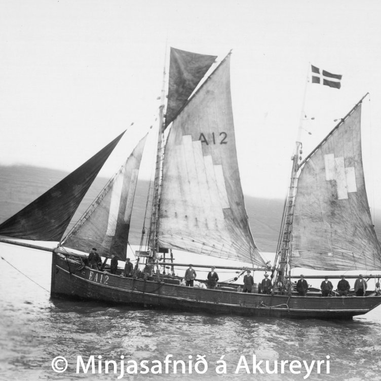 Kútter Anna EA 12 á Pollinum á Akureyri.