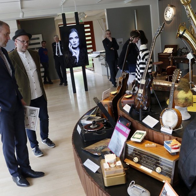 Forseti Íslands, hr. Guðni Th. Jóhannesson, heimsótti sýninguna Tónlistarbærinn Akureyri þar sem ýmsar sögur spretta fram á tónlistarsögusviðinu.