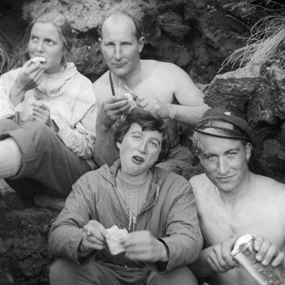 Í Hvannalindum ág 1950. 1. Frönsk stúlka. 2. Sigurjón Rist vatnamælingamaður. 3. Frönsk stúlka. 4. Grétar Zophoniasson(Var í MA, sunnan af landi) 4-8 ág.1950.