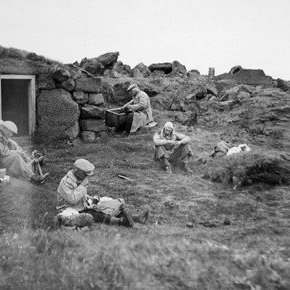 Við Botnaskála(kofa) Stóruflesjum í Bárðadal, við Suðurá, sunnan Svartárkots.6. Páll Arason, júlí 1944.