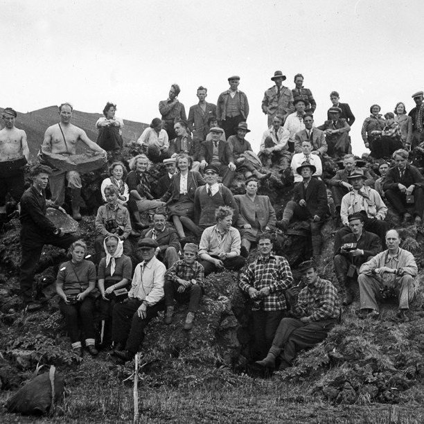 Í Hvannalindum 4-8 ág.1950.
2. Grétar Zophoníasson, 
3. Sigurjón Rist, 
12. Frönsk stúlka, 
22. Guðrún Benediksdóttir
26. Fjóla þorbergsdóttir, 
27. Sigurður Gíslason, 
30. Konráð Aðalsteinsson, 
33. Helga Sigfúsdóttir, kona Odds
34. Oddur Jónsson skósmiður
35. Aðalbjörg, kona Ingvars
36. Björn Þórðarson, 
37. Ingvar, Hafnarstræti 25
42.Helgi Pálsson, 
43. Adolf Davíðsson, 
44. Þórveig Hallgrímsdóttir, 
45. Guðrún Jónsdóttir Naust, 
46. Guðni Sigurðsson, 
47. Aðalsteinn faðir Konna
48. Einar Karlsson, 
49. Erlingur Pálmasson, 
51. Karl Magnússon,
52. Baldur Ingimarsson
53. Kristján P Guðmundsson