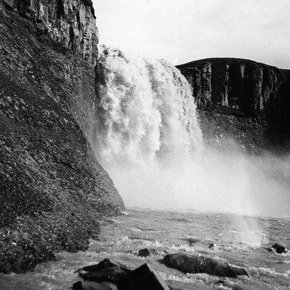 Kringisárfoss, Foss í Krigisá norðan Brúarjökull.