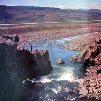 Á Völlum á Héraði. Sýnir Gilsá sem rennur í Grímsá á mörkum Valla og Skriðdals, seinna breið á þessu stað.
