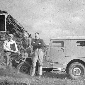 Gamla Péturskirkjan á Mývatnsöræfum. 1. Grímur Sigurðsson 2.Þórunn Björnsdóttir, 3.Jón Sigurgeirsson Helluvaði.