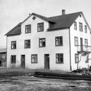 Húsið Rússland á Sauðárkróki. Nú breytt, var með þessu útliti allt til 1950.