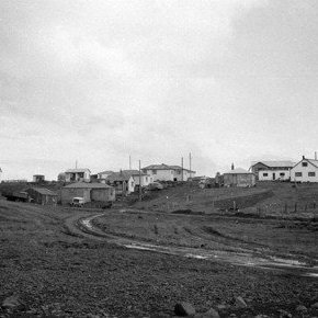Hólmsberg við Keflavík, tekin 1956. Ljósmynd Ari Leó Björnsson.