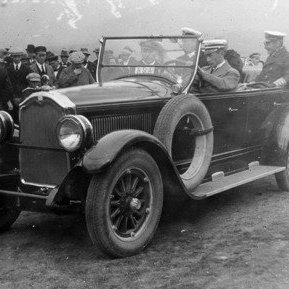 Konungskoman 1921, Kristján 10. 
Kristján Kristjánsson bílstjóri á BSA, inni í Eyjafirði 1921.