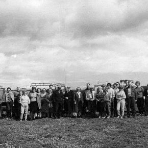 Ferð FFA í Svartárkot-Sellönd-Mývatnssveit 25 júní 1961. Aftari bíllinn er Bittan sem Helgi Ármann Alfreðsson átti, en fremst er Rússi Sigugeirs B Þórðarsonar. 
2. Helga Alfreðsdóttir
3. Kári Sigurjónsson, 
4. Hinrik Jóhannson
5. Jóhannes Hermundsson, 
6. Anna (kona Jóhannesar)
11. Klara Stefánsdóttir
12. Kristján Jónasson
14. Þorsteinn Jónsson
19. Margrét (kona Ingófs 20)
20. Ingólfur Árnason.
21. Árni Jóhannesson
23. María Steinmarsdóttir
25. Ingibjörg Björnsdóttir
27. Lára Halldórsdóttir, 
28. Jóhanna Steinmarsdóttir
29. Sigurgeir B Þórðarson
30. Björn Þórðarson
31. Auður Óskarsdóttir
32. Anna Stefánsdóttir
33. Hjalti kafari