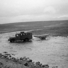 Sigurjón Rist bílstjóri við Kverká Brúarsmíði á Kreppu, 4-8 ág.1950.