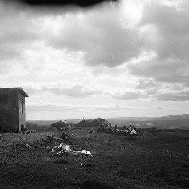Myndin er tekin inn Miðfjörð,Vestur-Húnasýslu. Bærinn gæti verið Reykir.