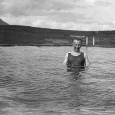 Tillaga: Sundlaug norðanverðu á Snæfellsnesi.