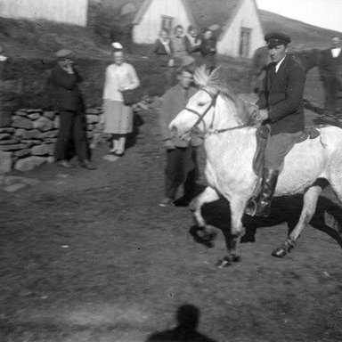 (Tillaga:Egg, Hegranesi.)nr.2 Kristín Steinsdóttir, nr.10 Ásmundur Eiríksson.