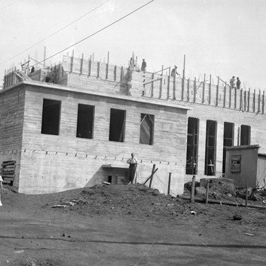 Myndin er tekin þegar samkomuhús Vestmannaeyja  var byggt á árunum 1936-38.