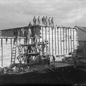 Mjólkursamlagið á Sauðárkróki í byggingu 1933-34. Tók til starfa 1935 við Aðalgötu.