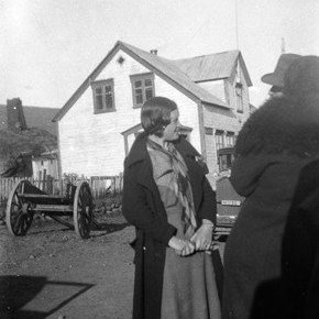 Bíll með einkennisstafina HU30.