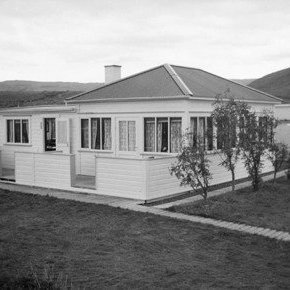Tillaga: gæti verið sumarbústaður við Þingvallavatn.
