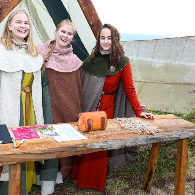 Það eru glaðlegar móttökur á Gásum