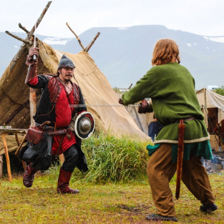 Vopnin munduð á miðaldadögum á Gásum