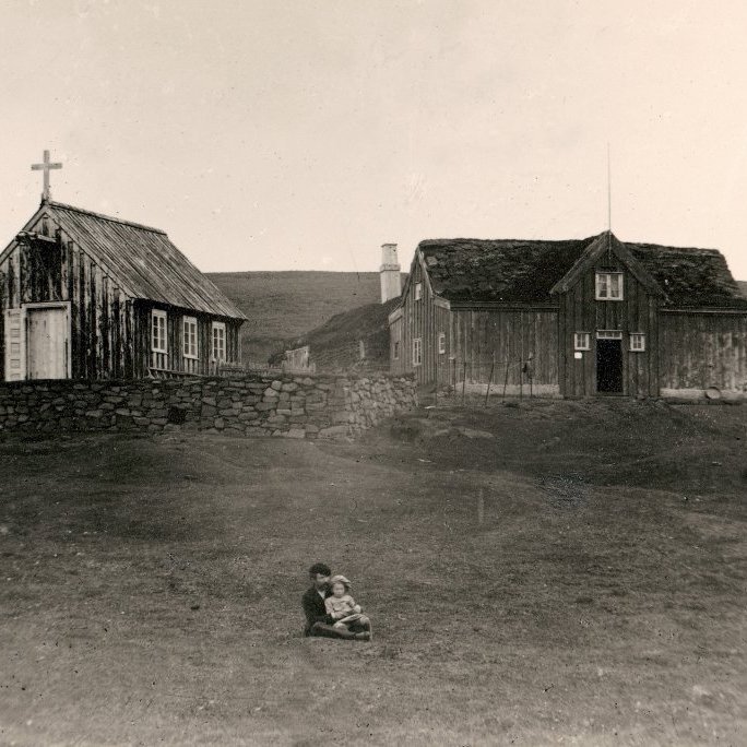 Miðgarðar og Miðgarðakirkja. Úr Grímseyjarsafni Helga Daníelssonar og Friðþjófs Helgasonar.