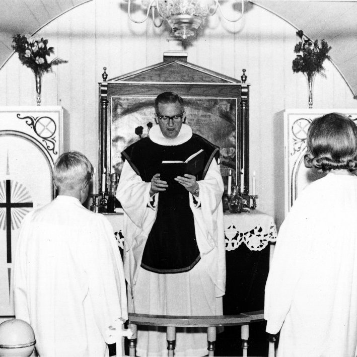 Miðgarðakirkja.
Úr Grímseyjarsafni Helga Daníelssonar og Friðþjófs Helgasonar.