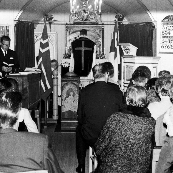 Miðgarðakirkja.
Úr Grímseyjarsafni Helga Daníelssonar og Friðþjófs Helgasonar.