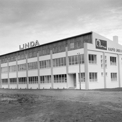 Hvernig panta ég?
Ef þú vilt mynd úr myndabanka af netinu getur þú hringt í síma 462-4262 eða sent tölvupóst á hg@akmus.is. Þar þarf að koma fram: 
nafn greiðanda, heimilisfang, kennitala, símanúmer, stærð og númer myndar. 

Stærðir og verð.
Ljósmyndir til einkanota. Öll verð eru með vsk.

13x18 cm 1000 kr.

18x24 cm 1500 kr.

24x30 cm 1800 kr.

30x40 cm 3000 kr.

32,9x48,3 cm 4000 kr.