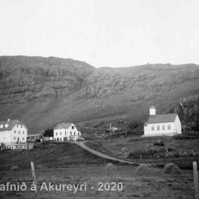 103. Staðarfell á Fellsströnd.
Þekkir þú… staðinn, fólkið, tilefnið eða tímann?  Sendu okkur póst minjasafnid@minjasafnid.is