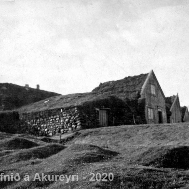 Þekkir þú… staðinn, fólkið, tilefnið eða tímann?  Sendu okkur póst minjasafnid@minjasafnid.is