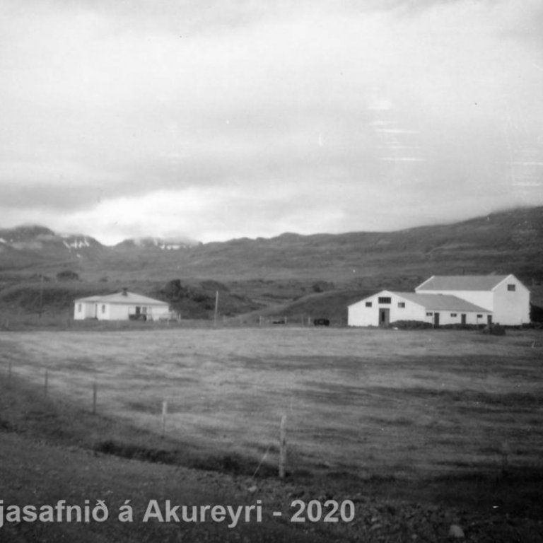 Þekkir þú… staðinn, fólkið, tilefnið eða tímann?  Sendu okkur póst minjasafnid@minjasafnid.is