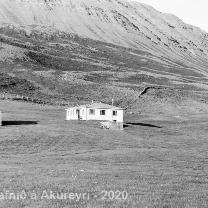 112. Bærinn Grindur í Deildardal upp af Hofsósi í Skagafirði.
Þekkir þú… staðinn, fólkið, tilefnið eða tímann?  Sendu okkur póst minjasafnid@minjasafnid.is