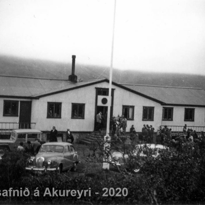 113. Skáli KFUM í Vatnaskógi.
Þekkir þú… staðinn, fólkið, tilefnið eða tímann?  Sendu okkur póst minjasafnid@minjasafnid.is