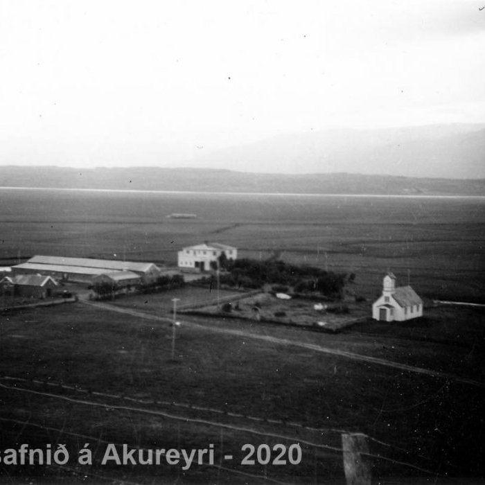 114. Tillaga: Reynisstaður í Skagafirði.
Þekkir þú… staðinn, fólkið, tilefnið eða tímann?  Sendu okkur póst minjasafnid@minjasafnid.is