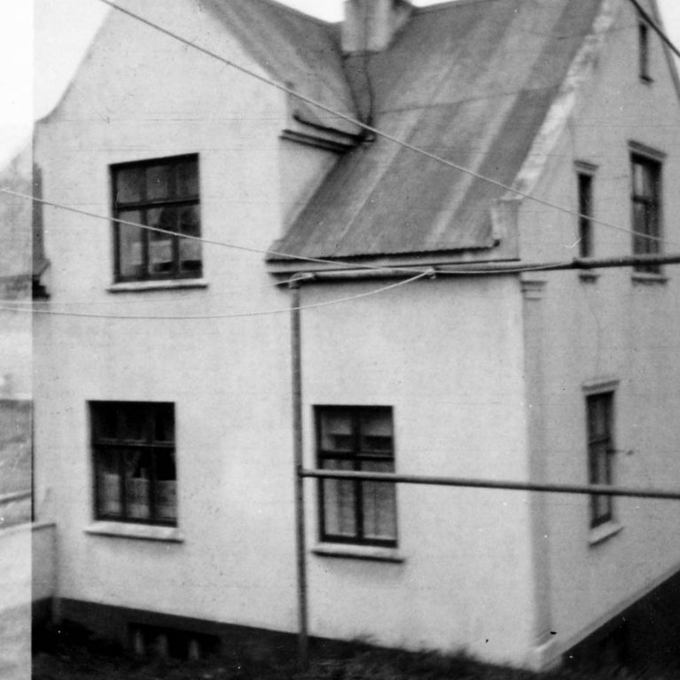 Þekkir þú… staðinn, fólkið, tilefnið eða tímann?  Sendu okkur póst minjasafnid@minjasafnid.is