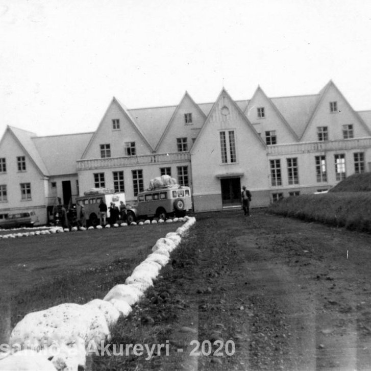 120.  Héraðskólinn Laugarvatni.
Þekkir þú… staðinn, fólkið, tilefnið eða tímann?  Sendu okkur póst minjasafnid@minjasafnid.is