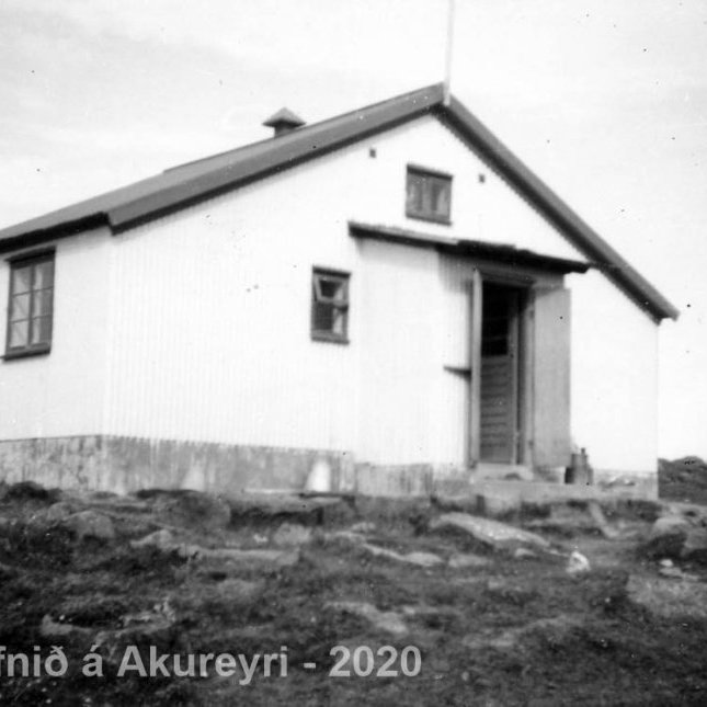 123. Hveravellir. Skáli Ferðafélags Íslands.
Þekkir þú… staðinn, fólkið, tilefnið eða tímann?  Sendu okkur póst minjasafnid@minjasafnid.is