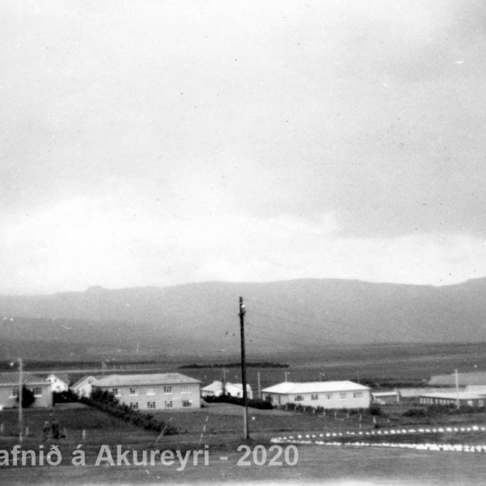 Þekkir þú… staðinn, fólkið, tilefnið eða tímann?  Sendu okkur póst minjasafnid@minjasafnid.is